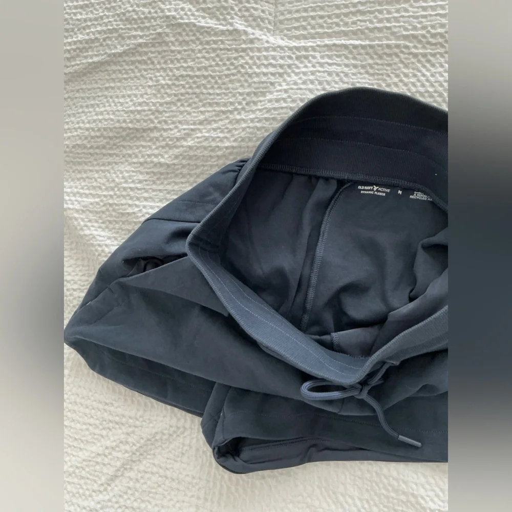 Oldnavy Active Dynamic Fleece Shorts - Picture 6 of 10